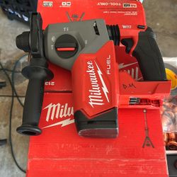 milwaukee m18 hammer drill 