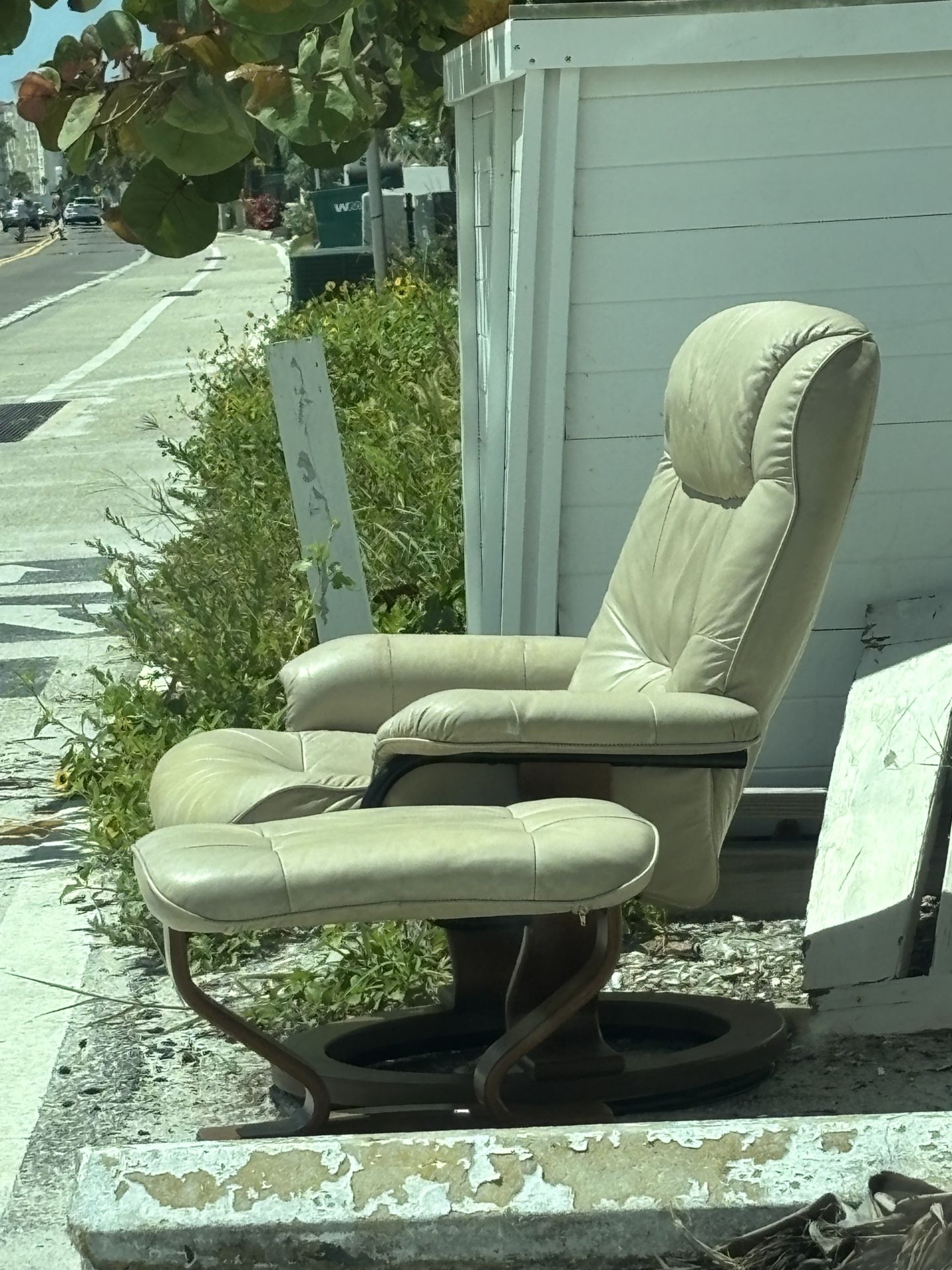 Curb Alert! FREE Stressless Recliner