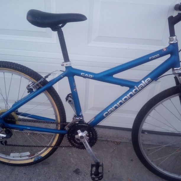USA製キャノンデールF300 bluelug cannondale CANNONDALE F300 21SP. 26 IN for Sale in Long Beach, CA - OfferUp
