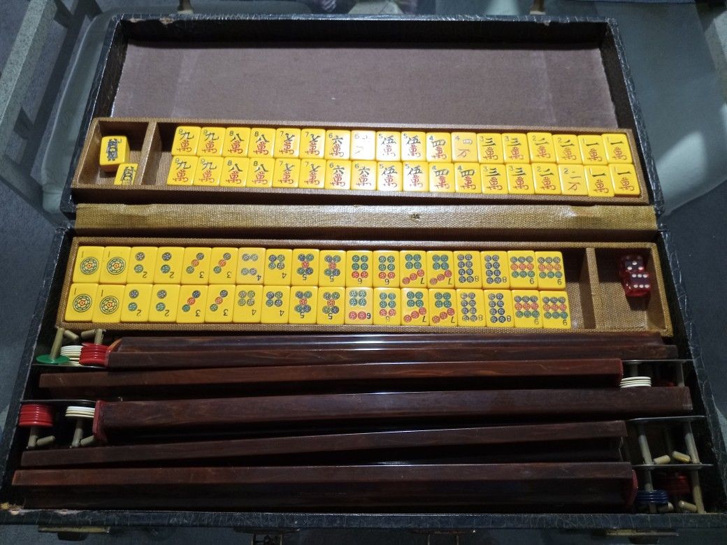 Vintage Mah Jongg Set