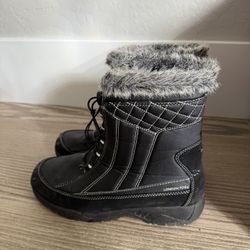 Ladies Snow Boots - Size 10