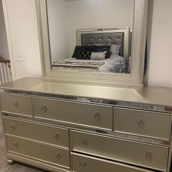 Dresser With mirror 