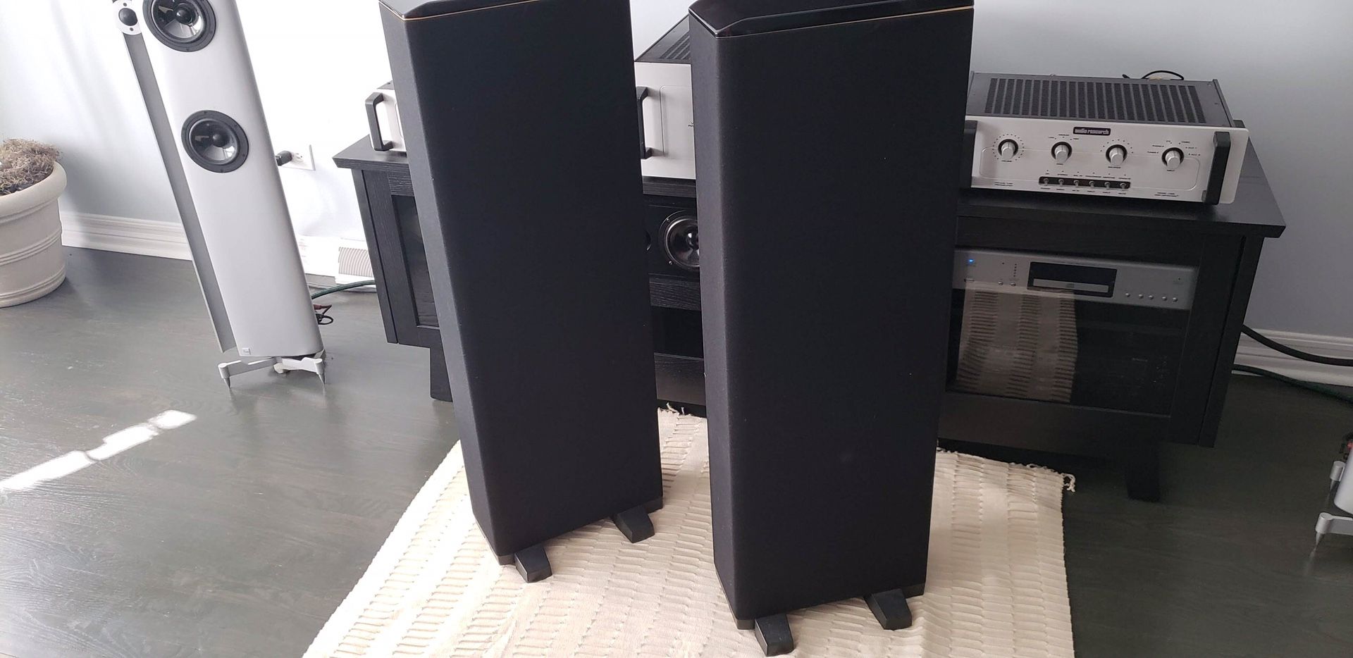 Boston Acoustics VR965 Floorstanding Speakers for Sale in Oak Lawn, IL