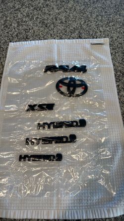 Toyota RAV 4 XSE black out lettering kit