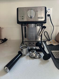 De’Longhi Espresso Machine with Milk Frother – Good Condition
