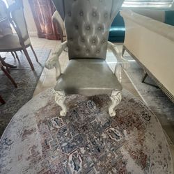 Classic style chairs 	,Quantity: 2 chairs