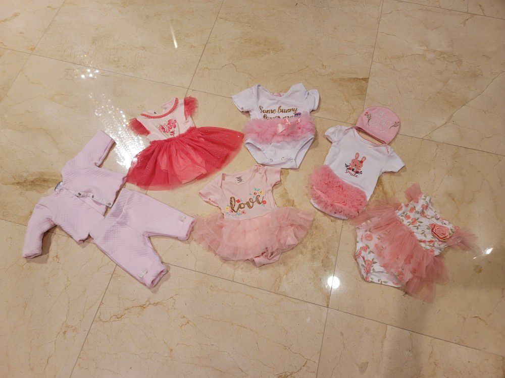 5 Sets Of Baby Girl Outfits 