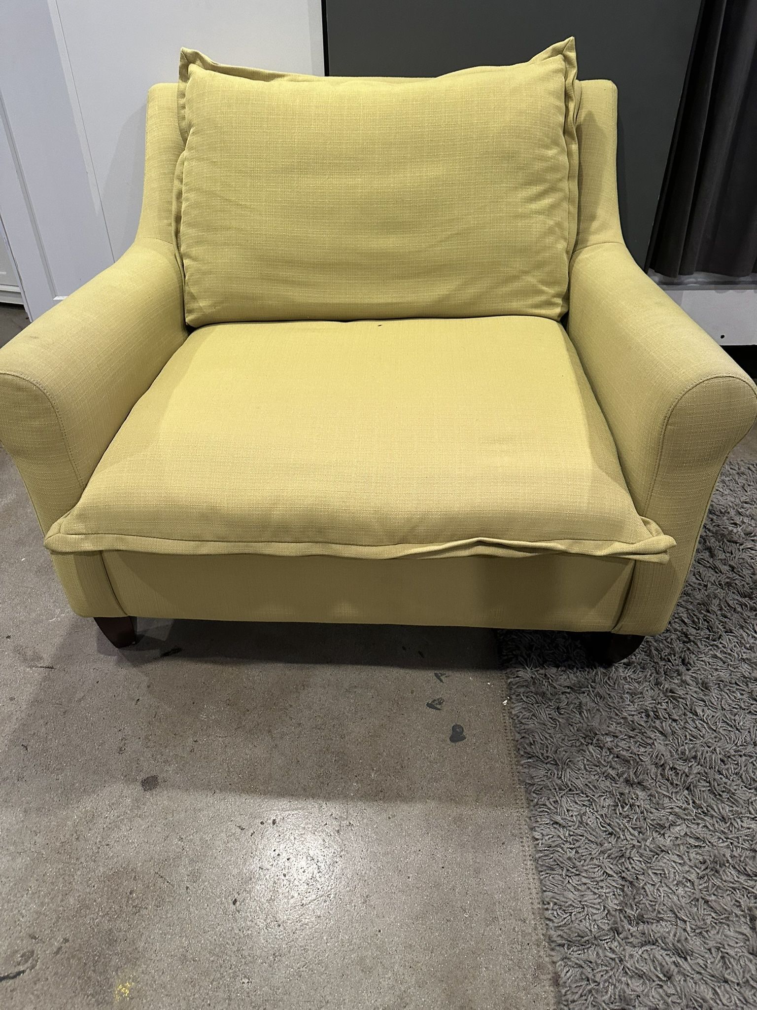 Oversized Chair (Yellow)
