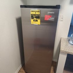 Frigidaire 6.5 Cu Ft Freezer -3 Mos Old