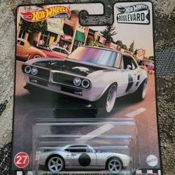 Hotwheels Premium Boulevard Custom 67 Pontiac Firebird
