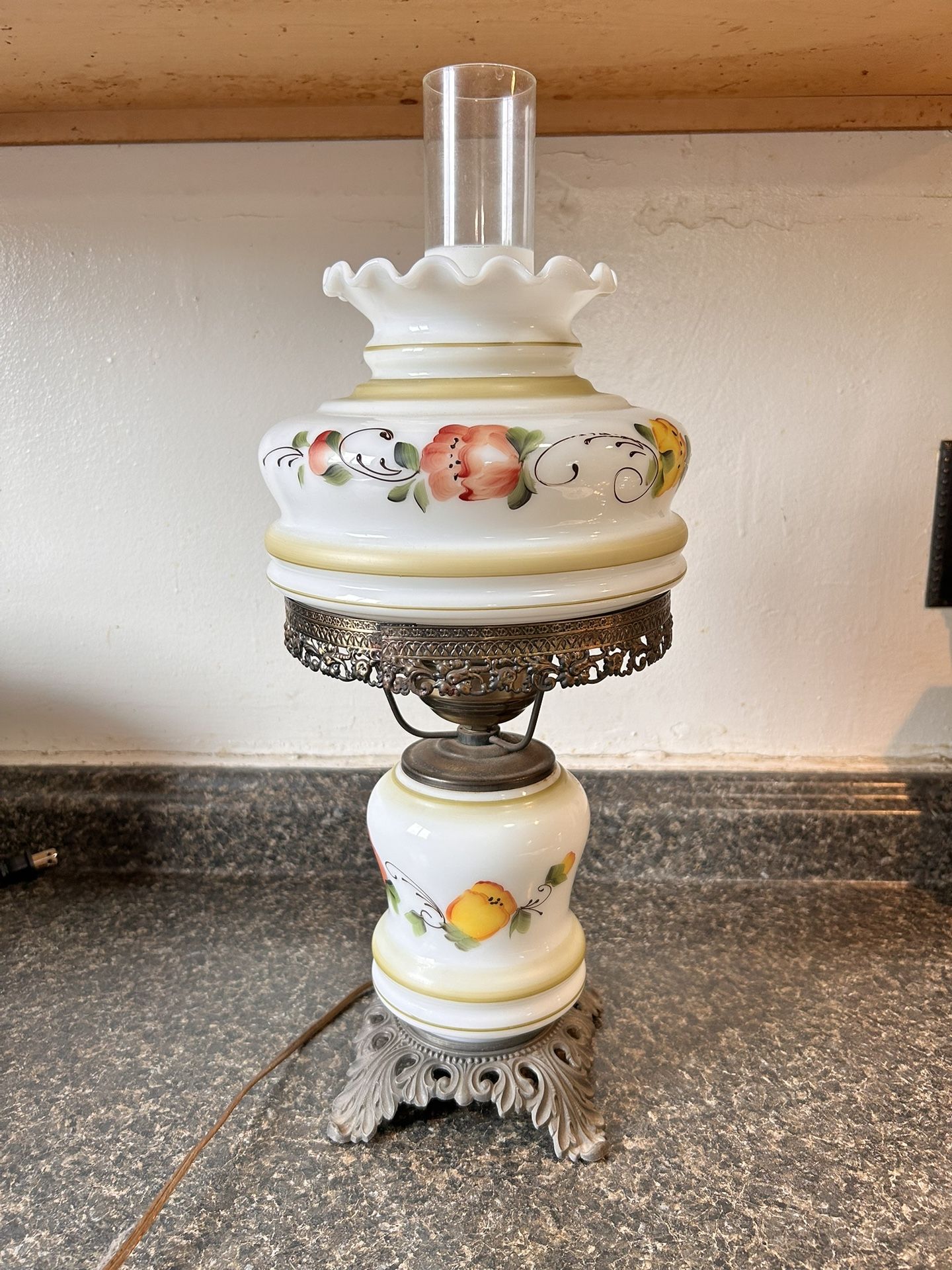 Vintage- Romantic Gone With The Win lamp