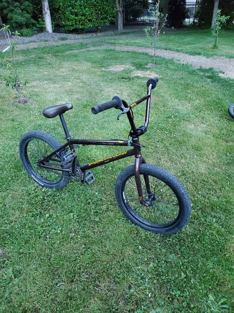 Subrosa Novus Hoang Tran BMX
Bike