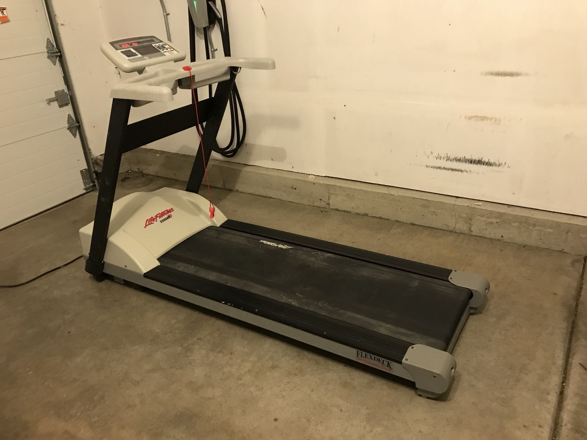 Life fitness 5500hr treadmill price new arrivals