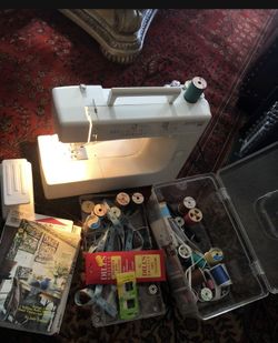 Singer Sewing Machine Like New 