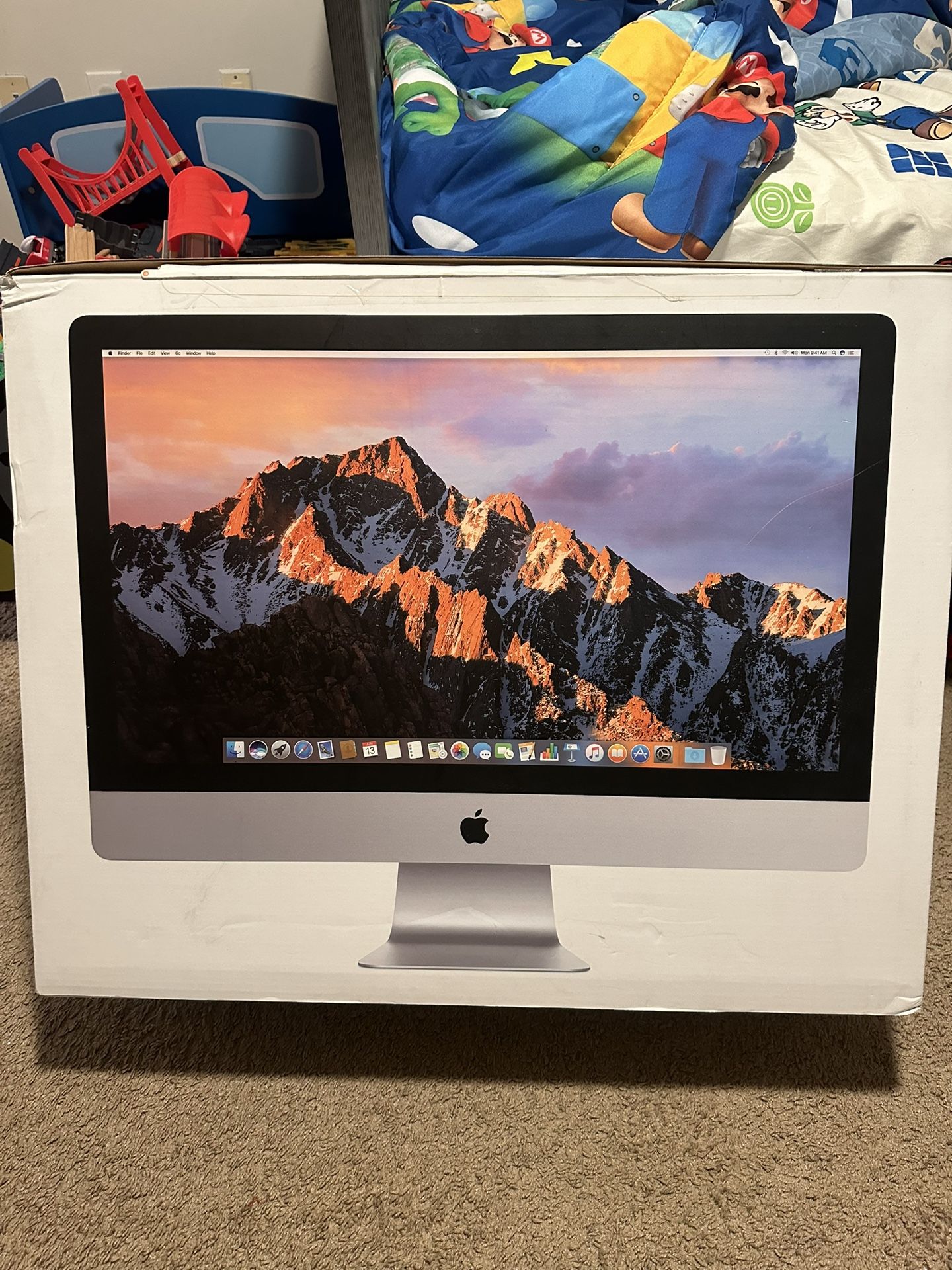 27inch iMac with Retina 5k Display ,Desk & Mouse Keyboard Combo