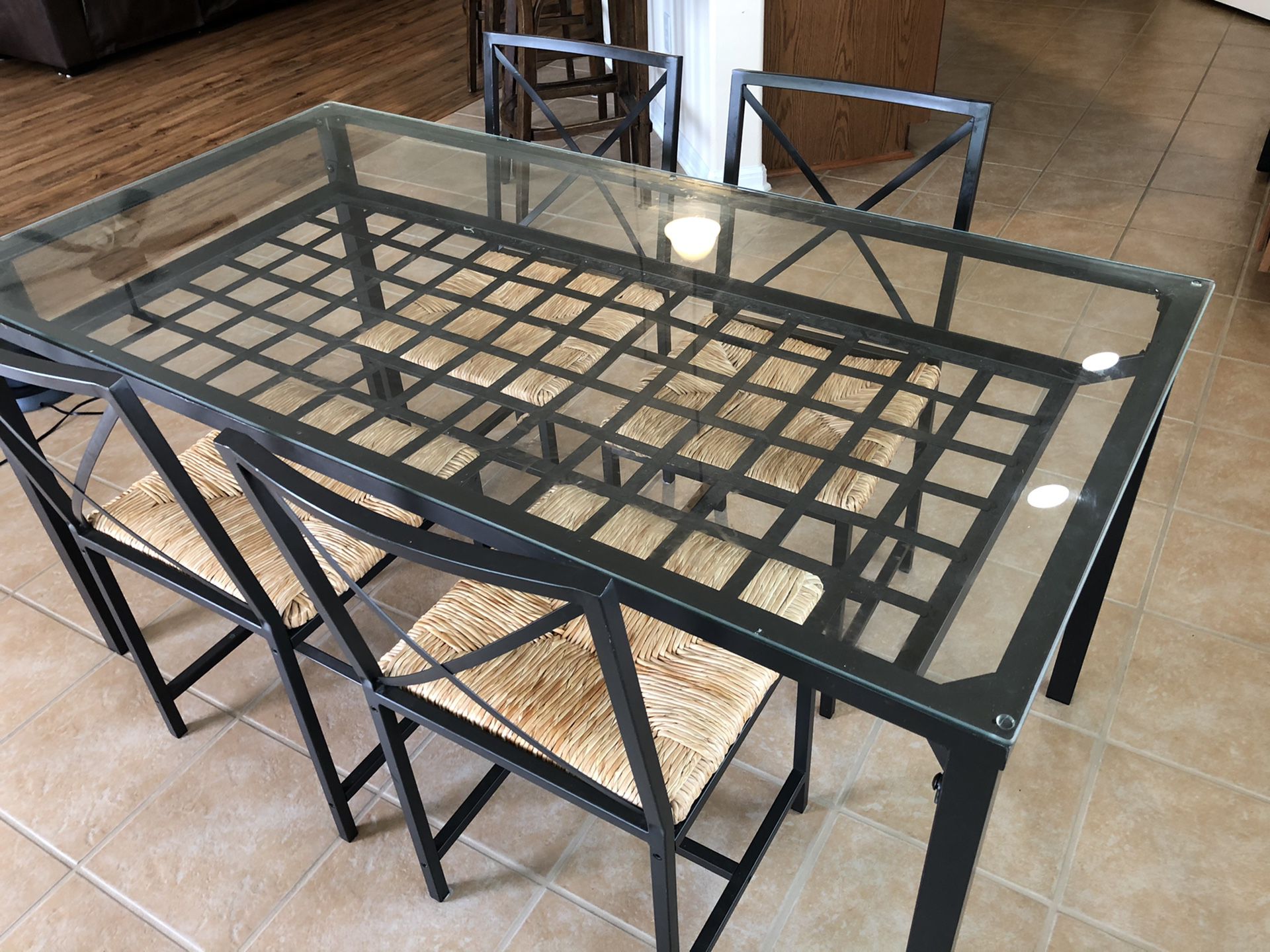 Dining set (Table + 4 chairs)