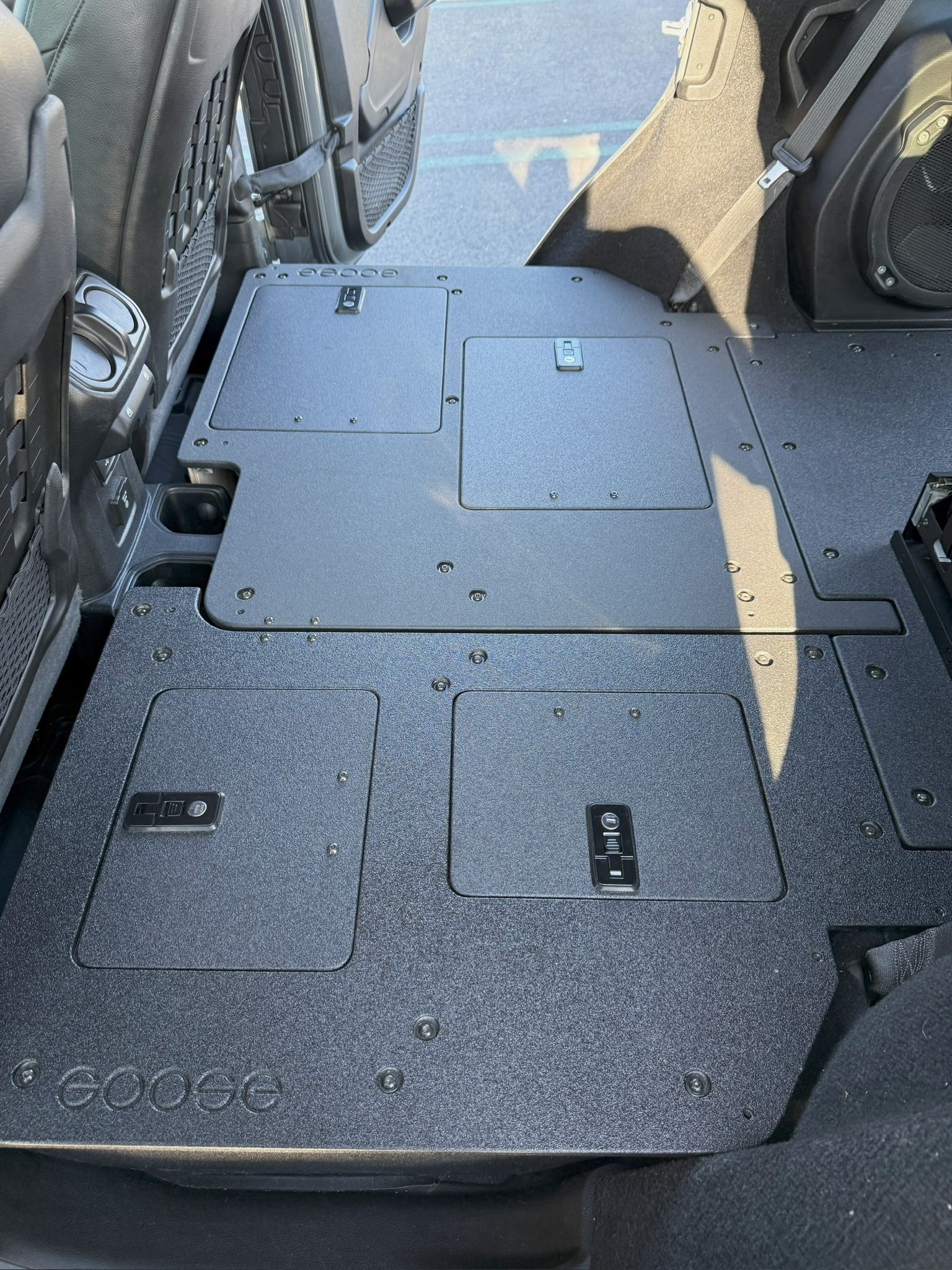 Goose Gear Jeep Wrangler JLU 4 Door - Second Row Seat Delete Plate System and cargo storage