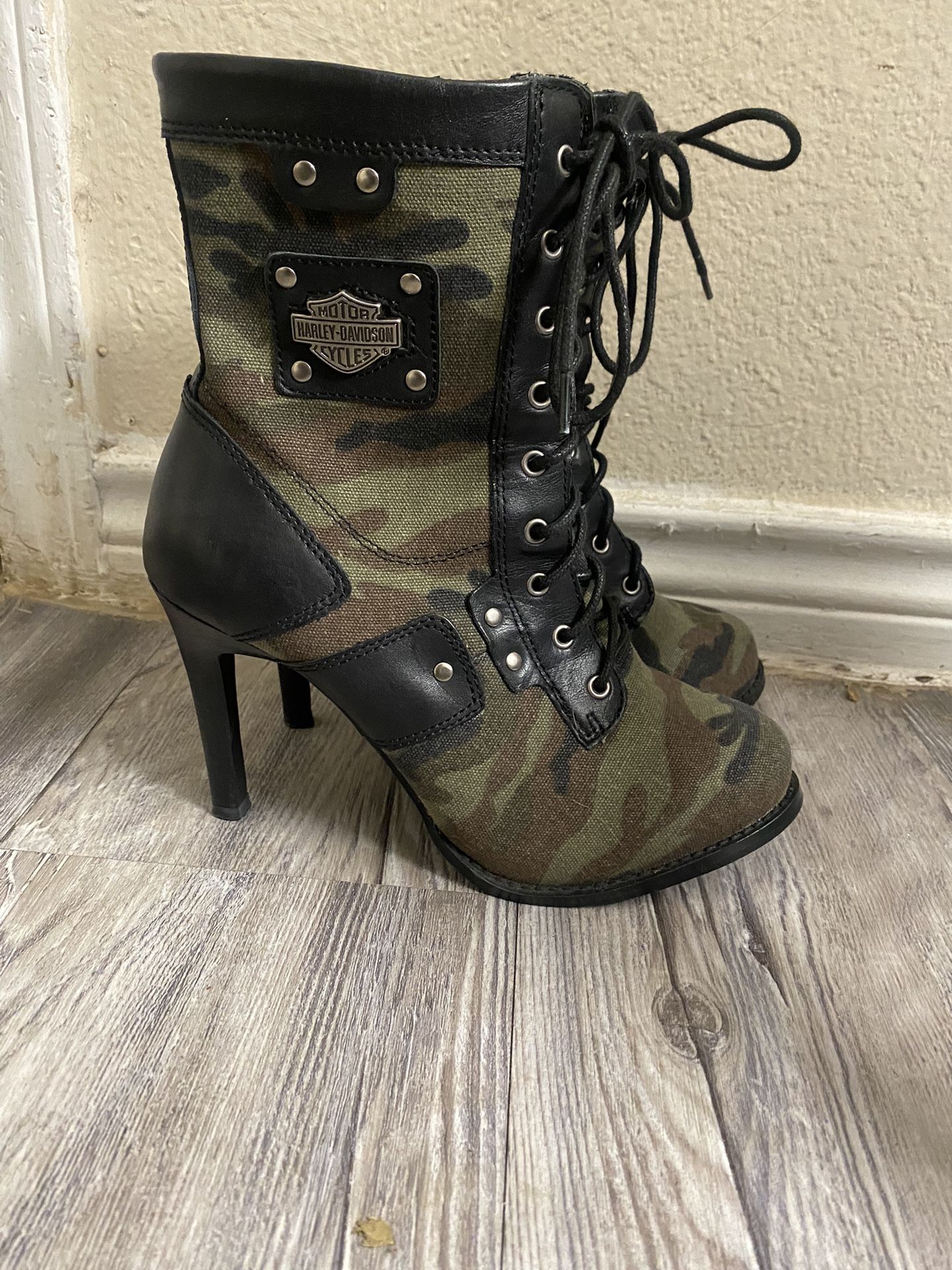 Harley Davidson Women's camouflage Boots sz 6.5
