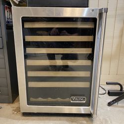 Viking VWUI5241GSS 24" Stainless Compact Wine Cooler