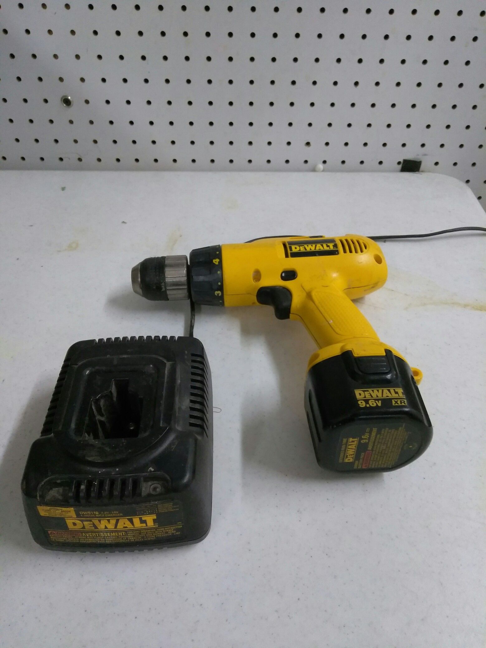 DEWALT DRILL 9.6 VOLT READ DETAILS