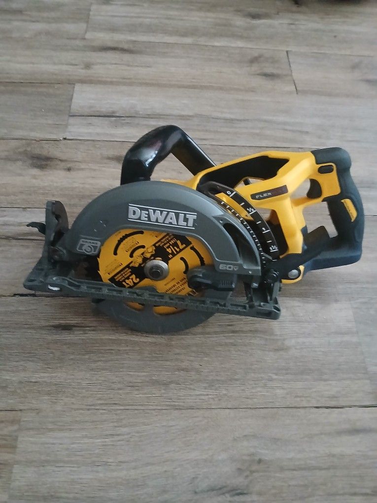 DEWALT
FLEXVOLT 60V MAX Cordless Brushless 7-1/4 in. Wormdrive Style Circular Saw (Tool Only