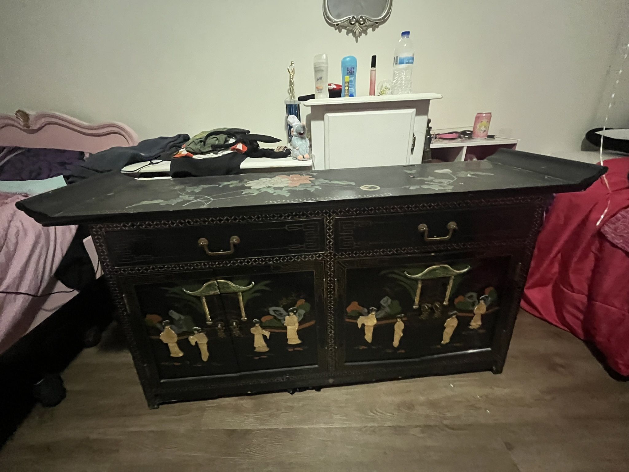 Geisha Dresser With Mirror