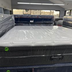 KING SIZE SIMMONS BEAUTYREST SILVER PLUSH PILLOW TOP MATTRESS & BOX SPRINGS BED SET