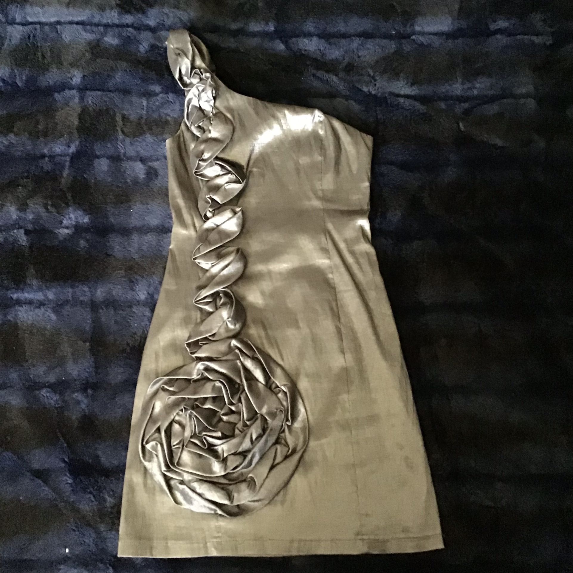 Gal meets Glam GMG asymmetrical silver party dress.