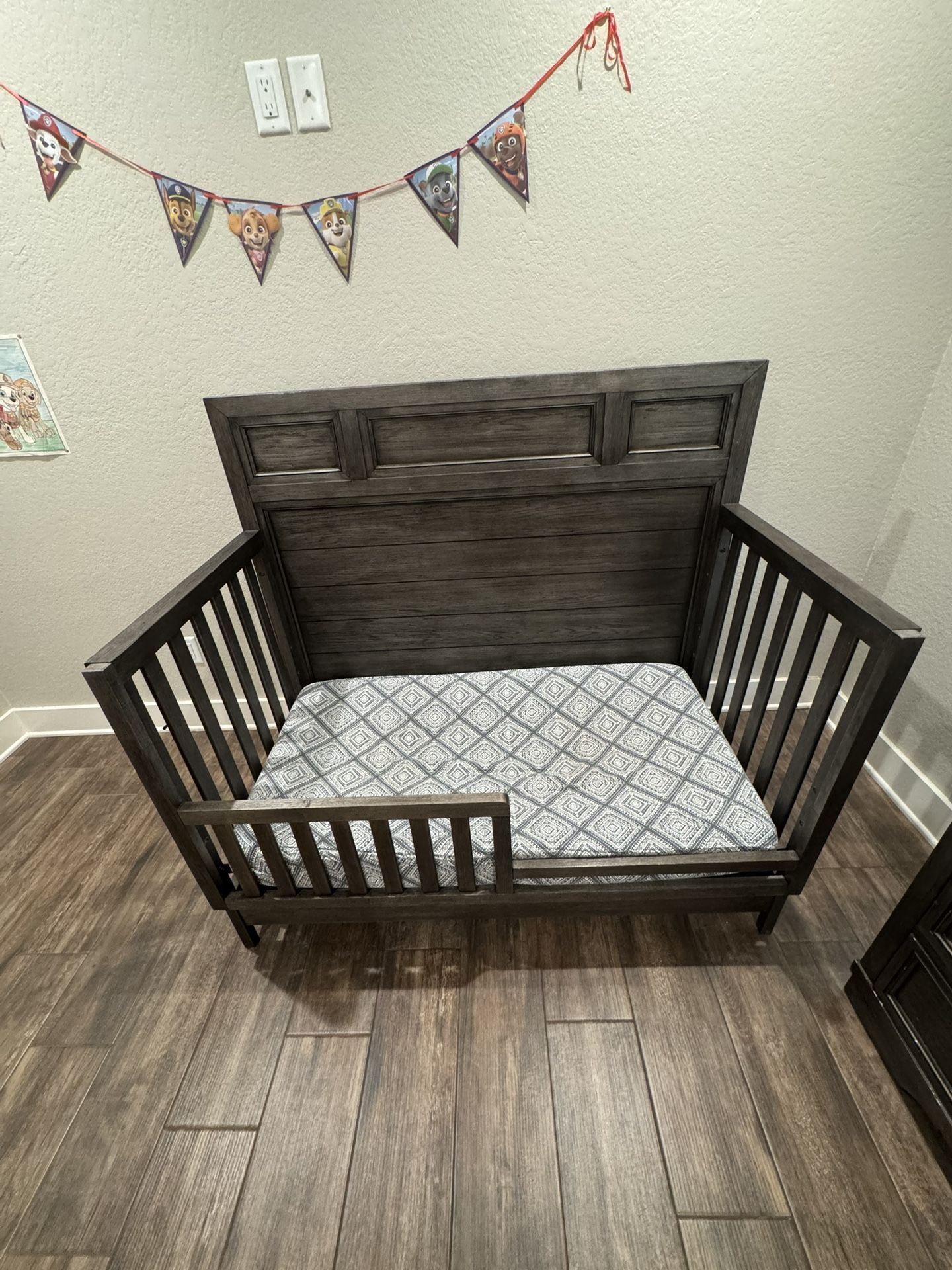 Crib / Dresser
