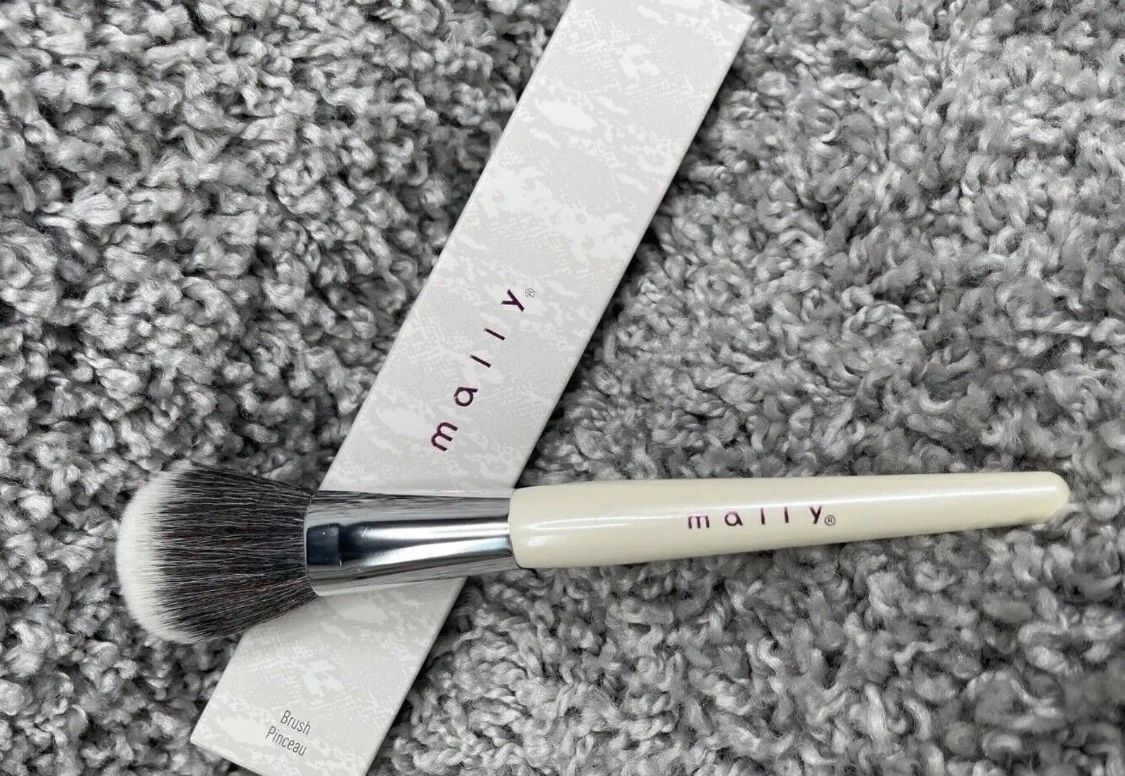 Mally Make Up Foundation Powder Brush Black White