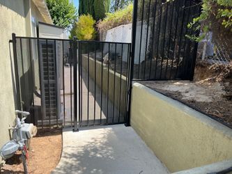 Gate