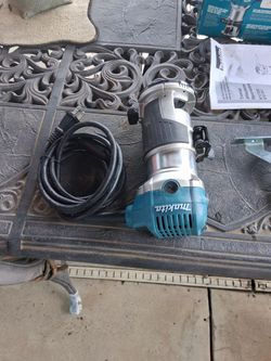 Makita trimmer RT0701C