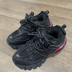 Balenciaga tracks Led