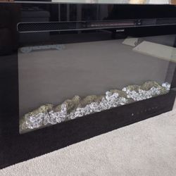 Electric fireplace (in wall) 