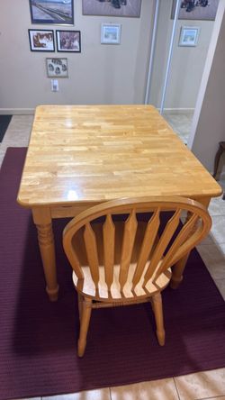 Kitchen/dining room table