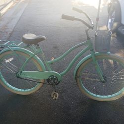 Women's 26" Huffy Deluxe Beach Cruiser Bike 