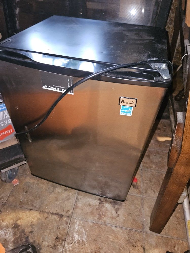 Mini Fridge 1.7 cu ft.