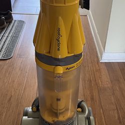 DYSON DC 7 ROOT CYCLONE UPRIGHT VACUUM CLEANER