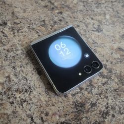 Samsung Galaxy Z Flip5 
