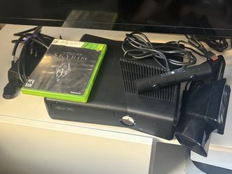 XBOX 360 w/ Kinect + Skyrim, no controller