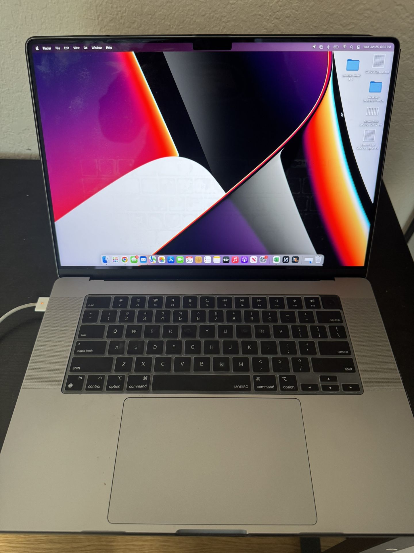 2021 16 Inch MacBook M1 Chip 16 GB Ram, 500 GB HD