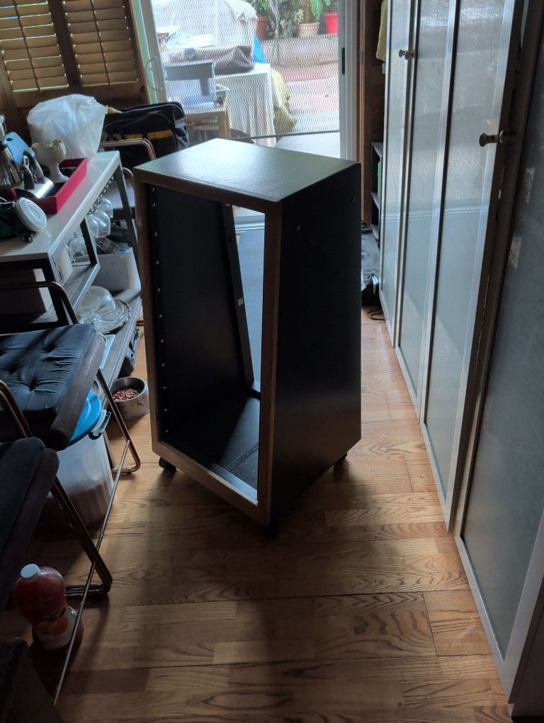 Professional Audio Rack On Wheels