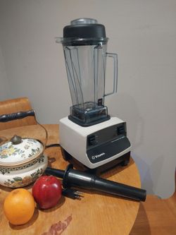 VITAMIX COMMERCIAL DRINK MACHINE IN EXCELLENT CONDITION LIGHTLY USED