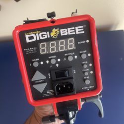Red DigiBee DB400 Flash Unit