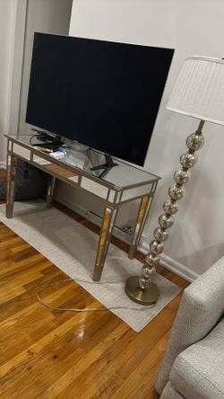 Table and lamo
