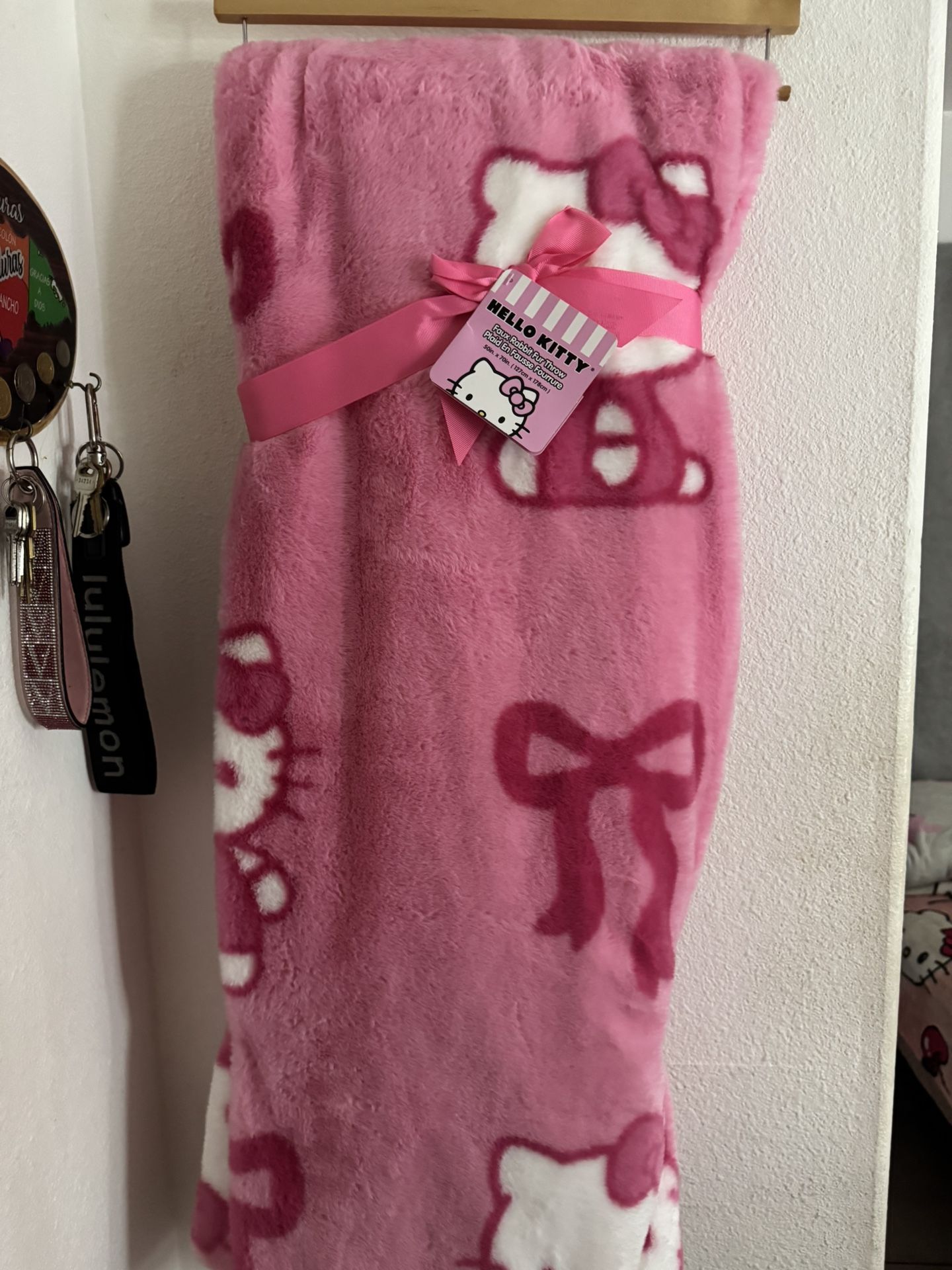 VIRAL HELLO KITTY BLANKETS