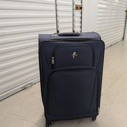 Large Rolling Suitcase 30” Navy Blue Softside Luggage w/ Telescoping Handle