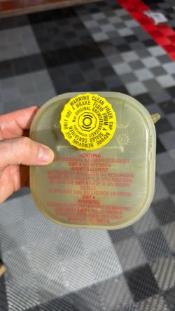 Audi D2 brake fluid reservoir