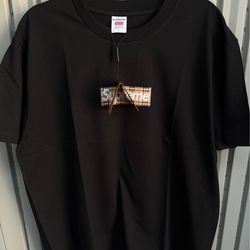 Supreme x Burberryy black tee Large