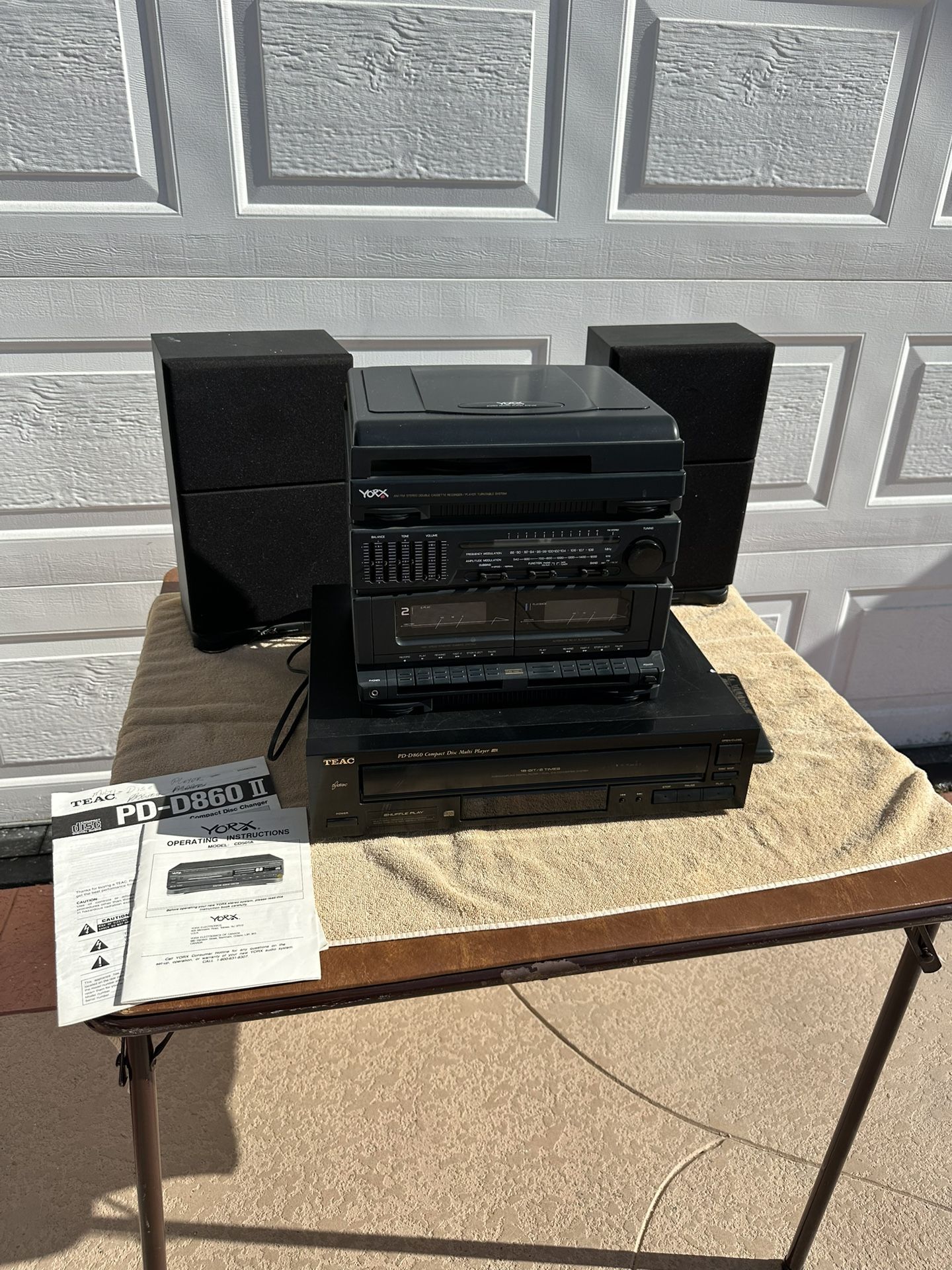 Stereo System With Speakers